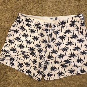 Old Navy size 10 white with blue palm trees